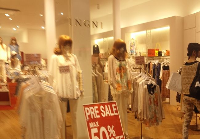 チョット大人の感じのレディスショップです