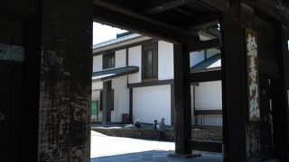 輪王寺の表門・通称黒門