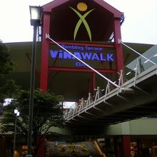 いくつかの建物に分かれています。