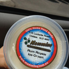 おまけ。ショップで売ってたマミーノアイス。ラムレーズン購入。