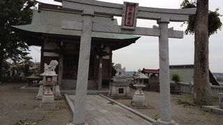 相模川の高台にあります