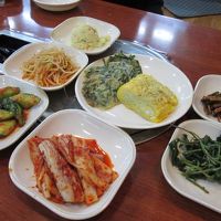 向かいの居酒屋にて