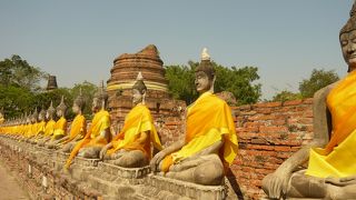 ずらりと並ぶ仏像