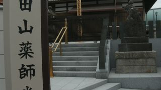 表参道中腹です。参拝はお早めに・・