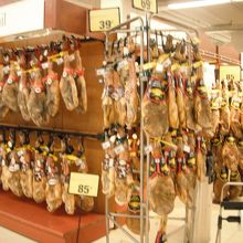 イベリコ豚もたくさん並んでいました。