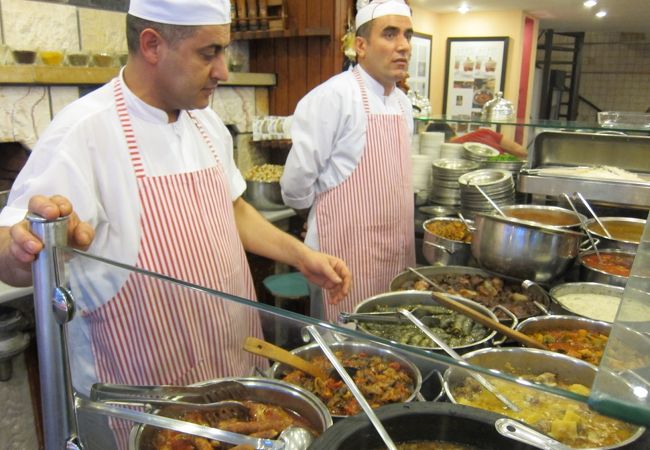 カドキョイでトルコ郷土料理をリーズナブルに楽しめる