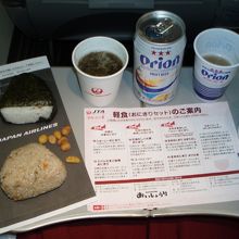 那覇⇒関空間、機内販売のおにりぎセットにオリオンビール