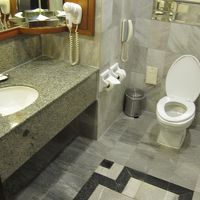 この写真の右手にバスがあります