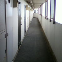 外廊下なので、寒い