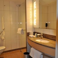 １０３５室、奥のガラス張りところがシャワールームです