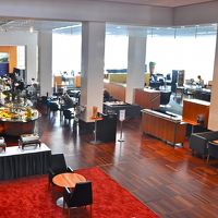 １階のレストランとラウンジバー