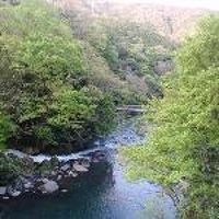 部屋では河のせせらぎが