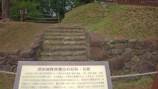 石垣の一部が残ってます