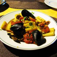 すぐ隣には手頃なレストラン、エットーレがあります。