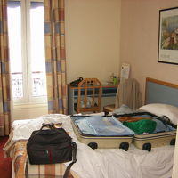 これにシャワーブースとトイレがあります。