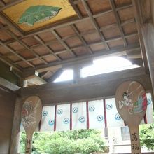 奥津宮拝殿・天井は八方睨みに亀