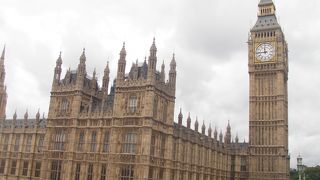 重厚な雰囲気のタワー