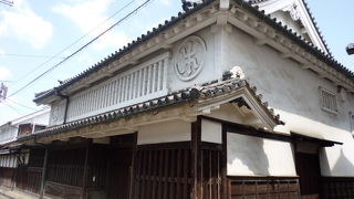 木の字の紋が印象的な豪壮な外観：豊田家