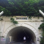 トンネルを抜けると、そこは大学のキャンパスでした。