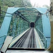 一般に「出山の鉄橋」と呼ばれていますが、「早川橋梁」と同じものです。