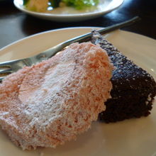 ガトーショコラとイチゴロール