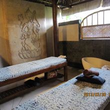 開放感のある造りの2ベッドルームの個室（初回の施術時）