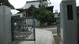 原宿交差点近い国道沿いに・・