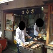 店頭で焼かれるすずめ