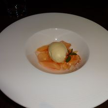 ルバーブのジュレとバニラアイス