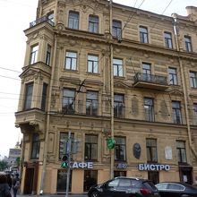 交差点には古い建物が・・・