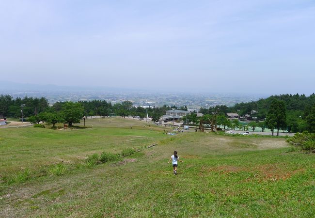 砺波平野の散居村を一望できるキャンプサイトは格安です