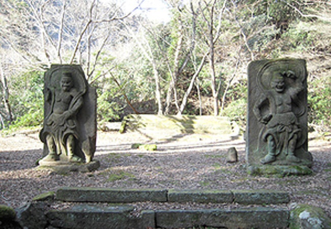 旧千灯寺跡の磨崖仁王像