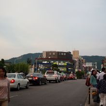 三条大橋から東向きの方向　京阪三条駅が見える