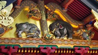 三猿」と「眠り猫」と共に日光三彫刻の１つとされていまるそうです