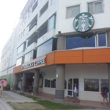 スタバもある。