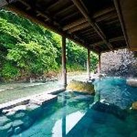 温泉は肌に優しい