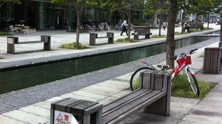 ビルの間の憩の場!!