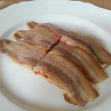 自家製ベーコンのピザ