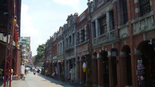 レンガ造りの老街