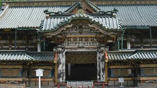 大変見事な国宝の唐門です