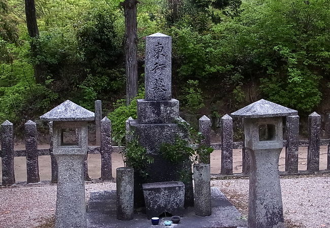 遺言によりここに眠る