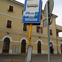 ヴィンチ村行きのバス停。