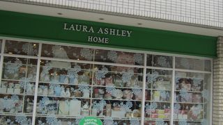 LAURA ASHLEYのリビングホーム雑貨を売っているお店