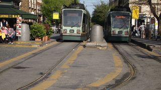 トラムは路線も少なく、本数も少ない