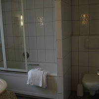 ひんやりした病院の手術室のイメージでしたが清潔でお湯の出も良