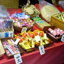 お土産物屋さん、懐かしい物ばかりです