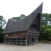 ドバ湖周辺の家屋