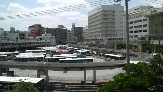 大規模なバスターミナルです！