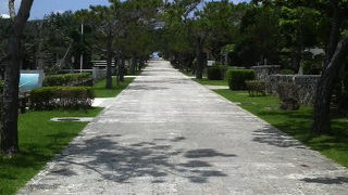 各県の戦没慰霊碑が立っています