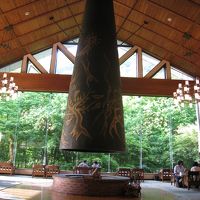 ラウンジに有る暖炉